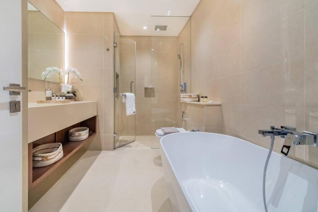 First Class 3br Amazing Views Of Marina *