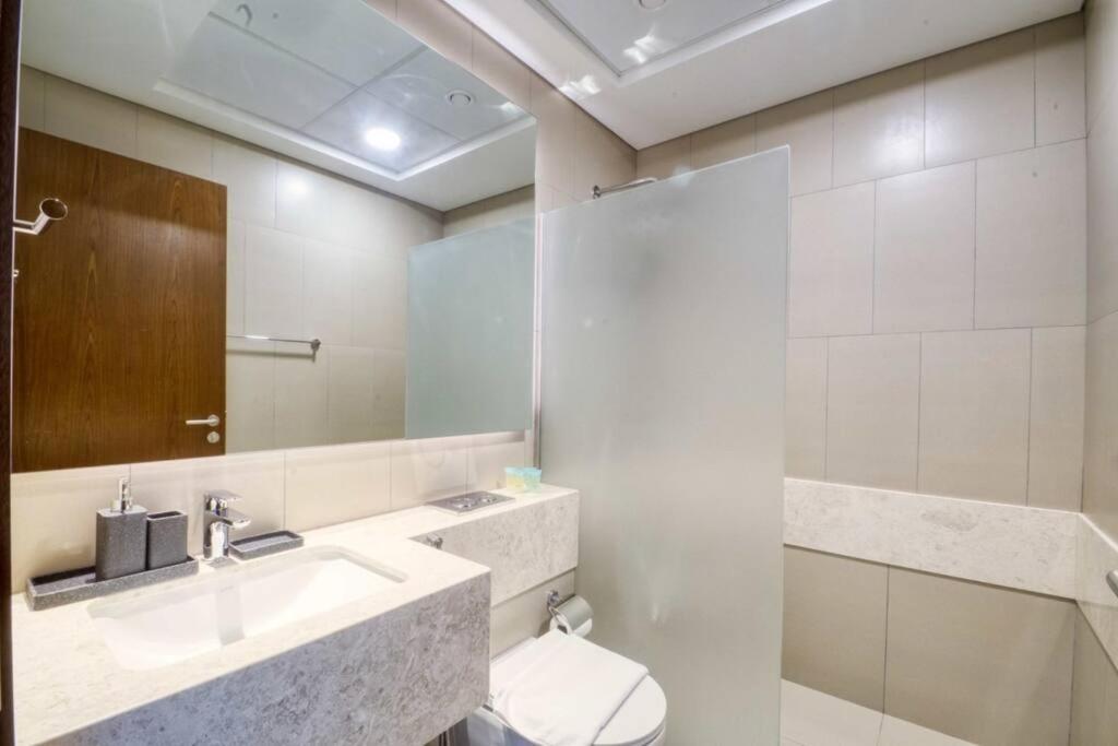 Fabulous New 1br With Huge Terrace * Dubai