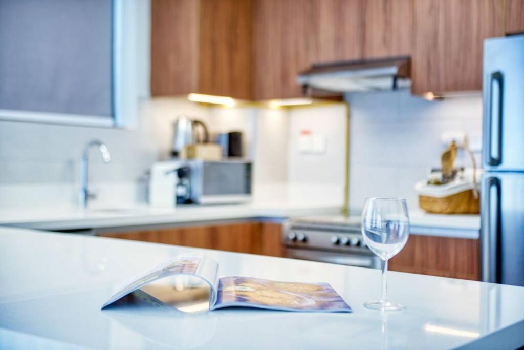 Fabulous New 1br With Huge Terrace * Dubaï