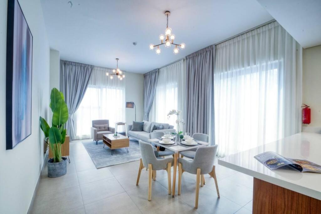 Fabulous New 1br With Huge Terrace * Dubaï