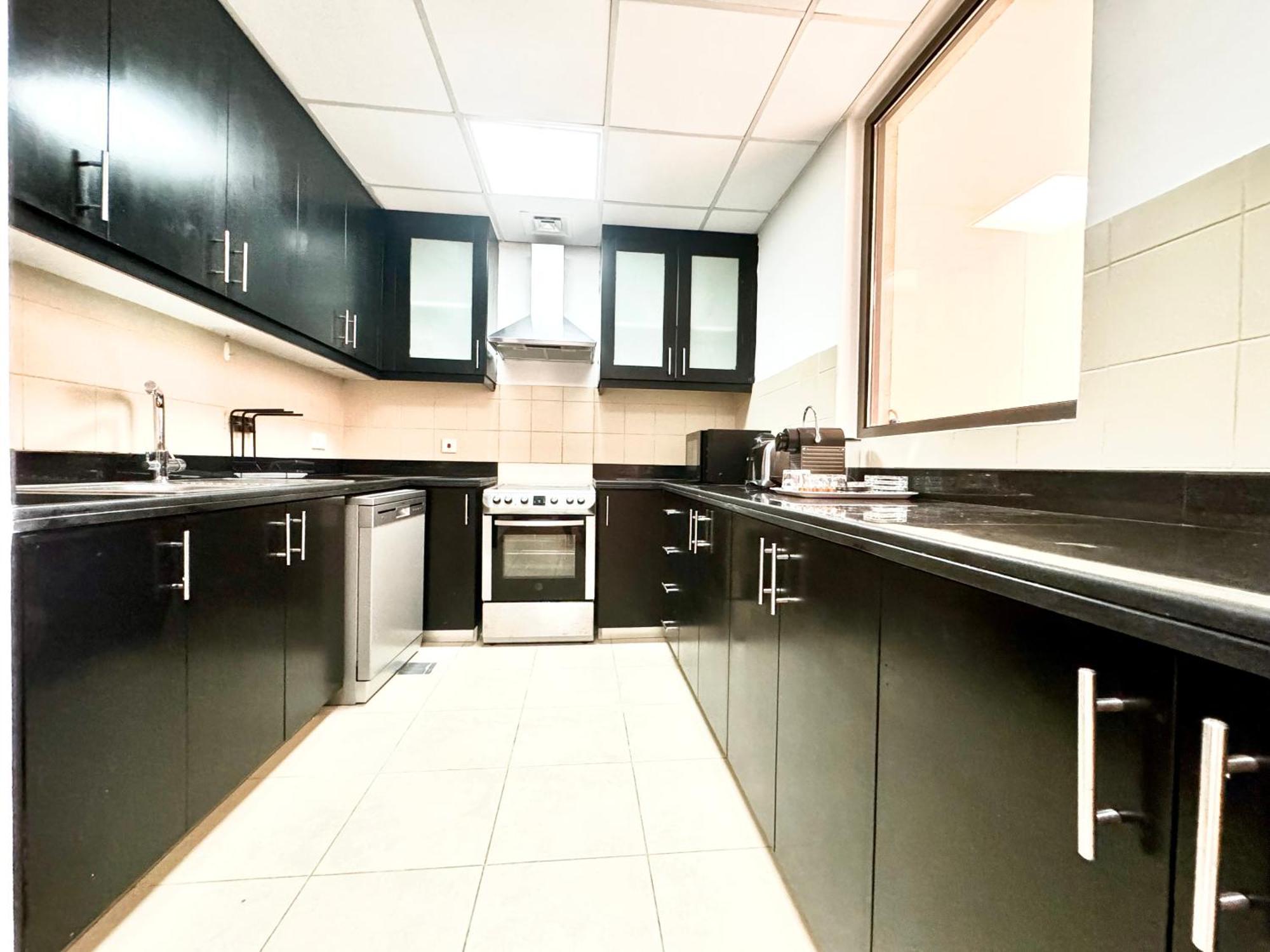 Stylish Beachside 3 Beds In Jbr Apartemen *