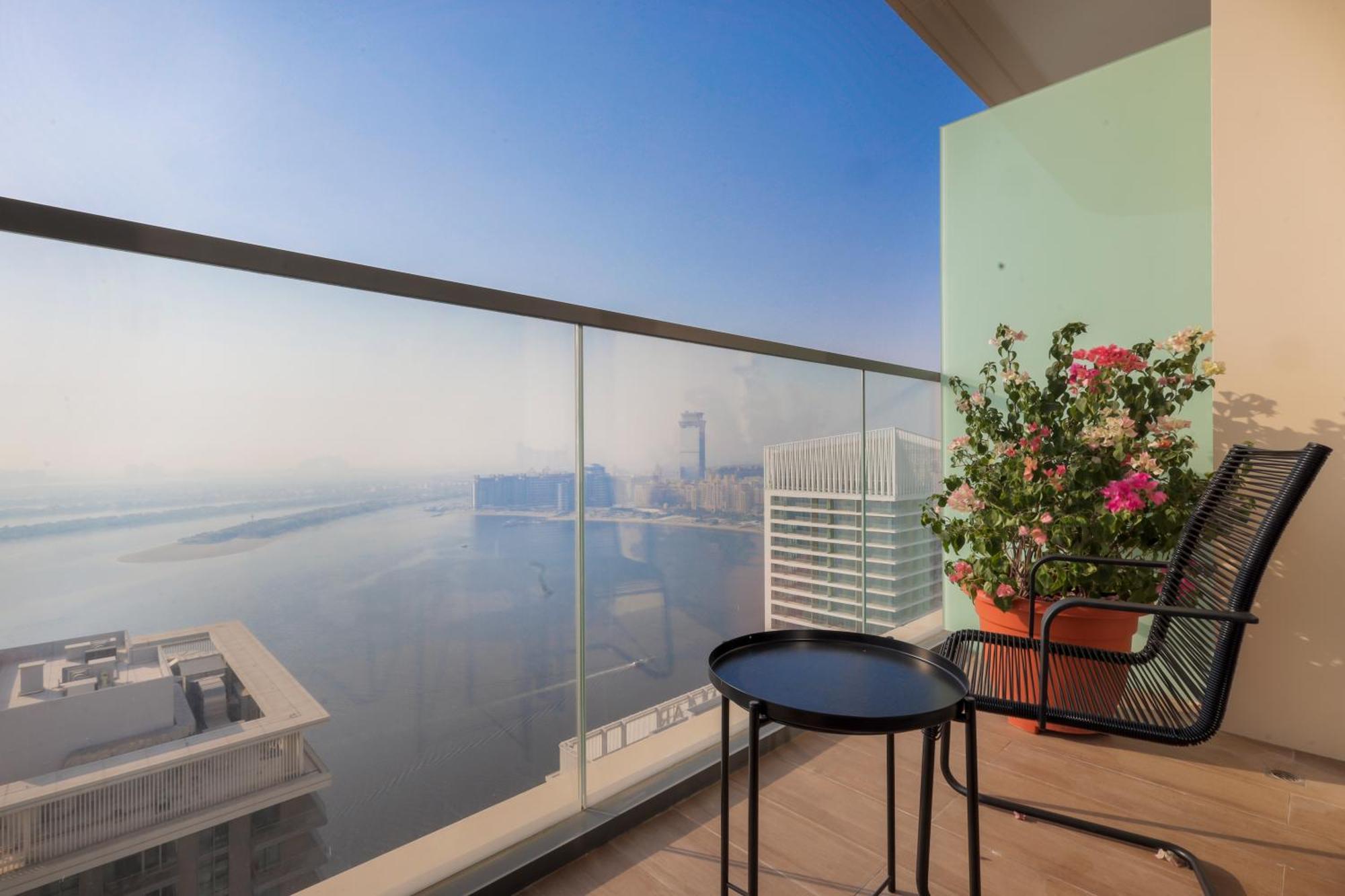 Stunning Beachfront 1br In Palm Jumeirah Apartment *