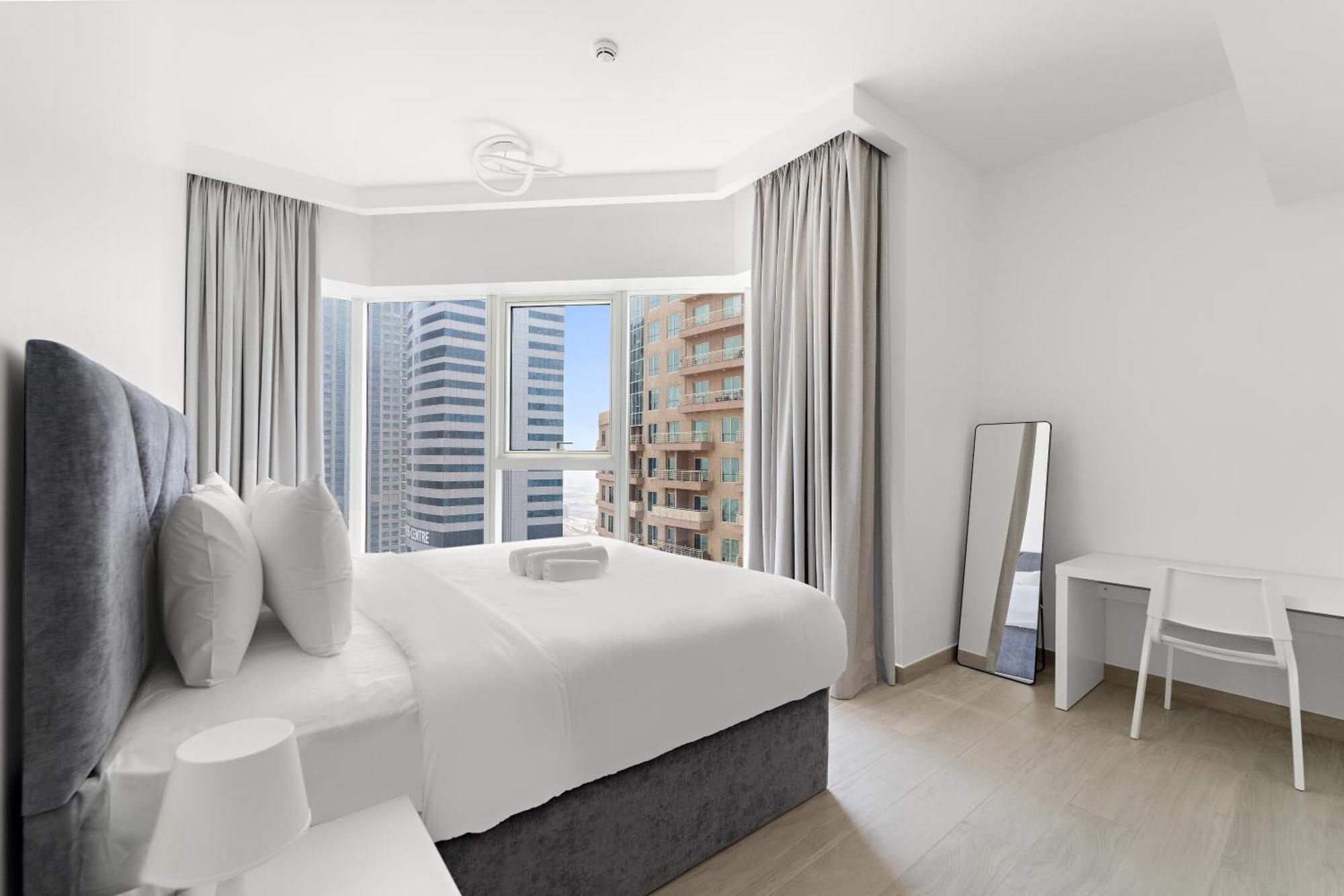 Lägenhet Brand New Luxurious 3br - Pool, Gym & Uptown Views Dubai