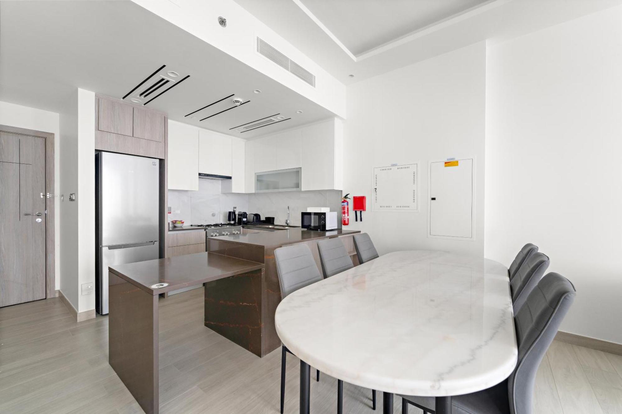 Brand New Luxurious 3br - Pool, Gym & Uptown Views Lägenhet Dubai