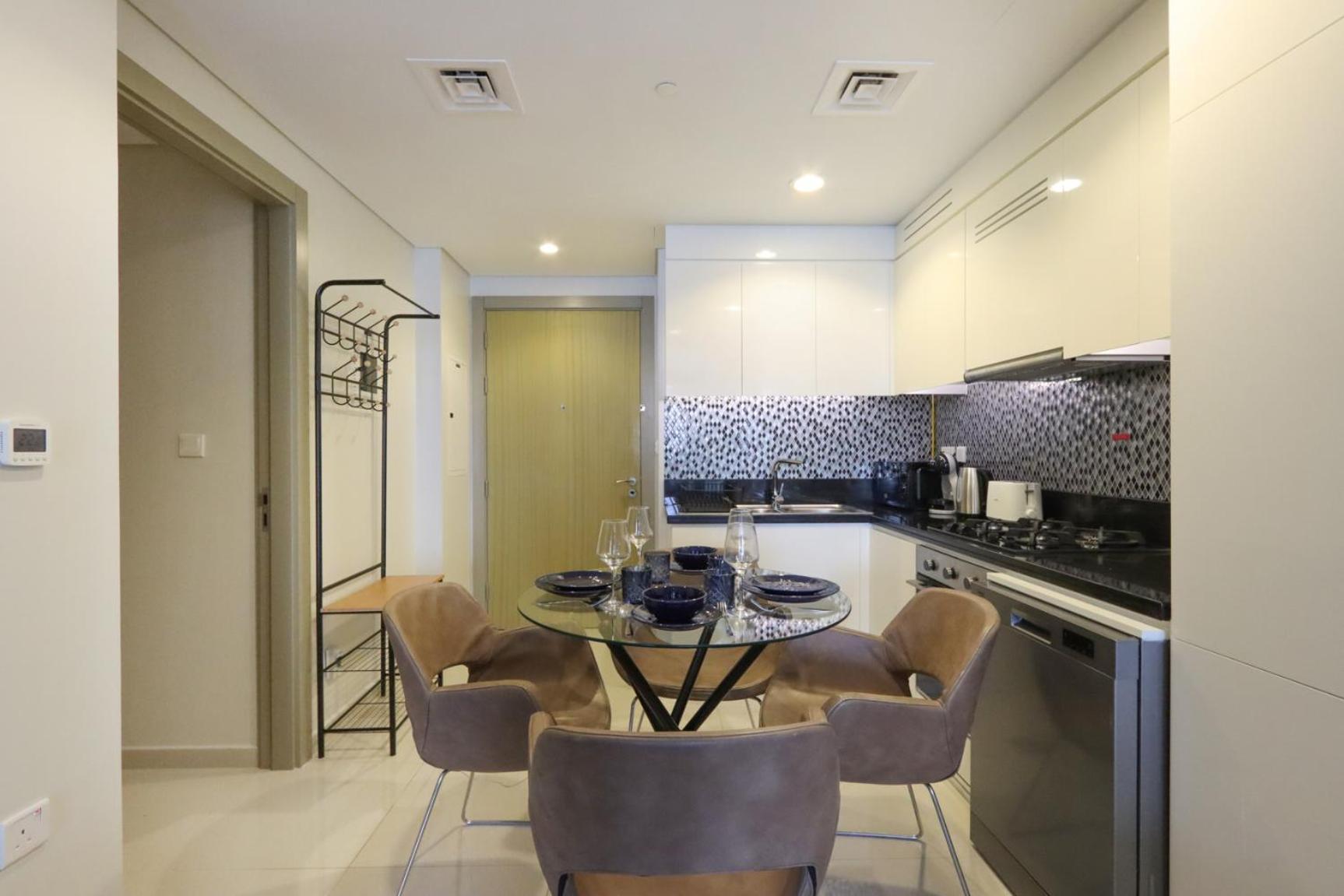 Livbnb - 2b With Maid's Overlooking Sheikh Zayed Road * Dubai