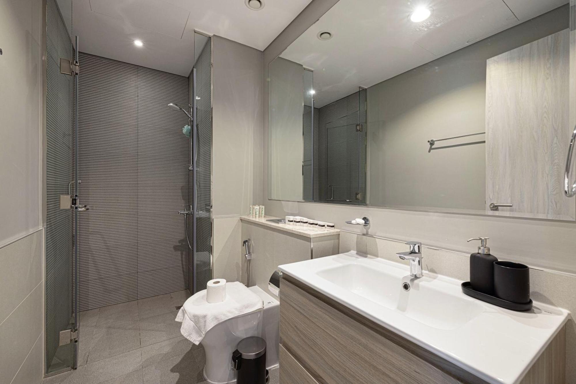 Modern 1br With Canal View - Zada Tower, Business Bay