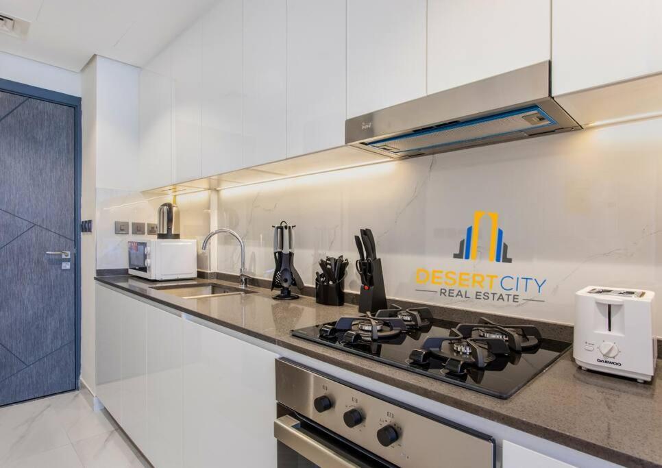 Fully Furnished In City, Hosted By Desert Appartement