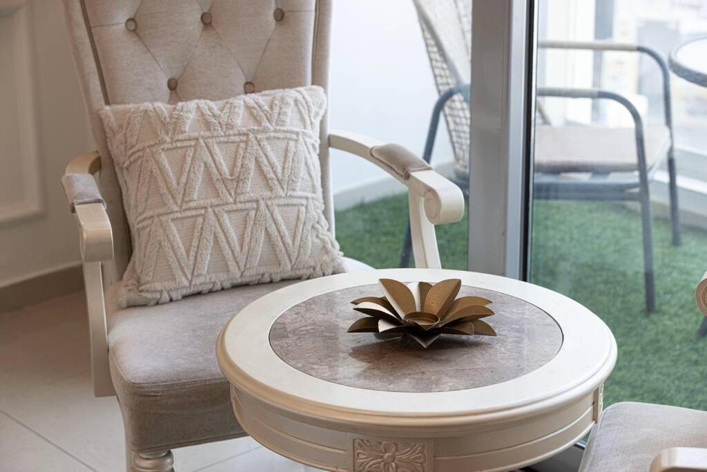 Classic Charm A With Iconic Marina Views Apartamento Dubai