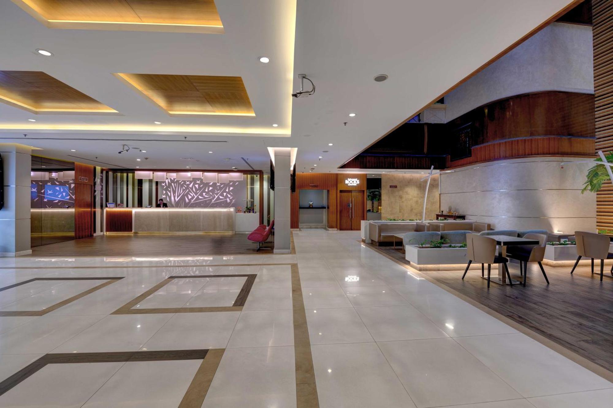 Howard Johnson Plaza By Wyndham Deira Hotel Dubái