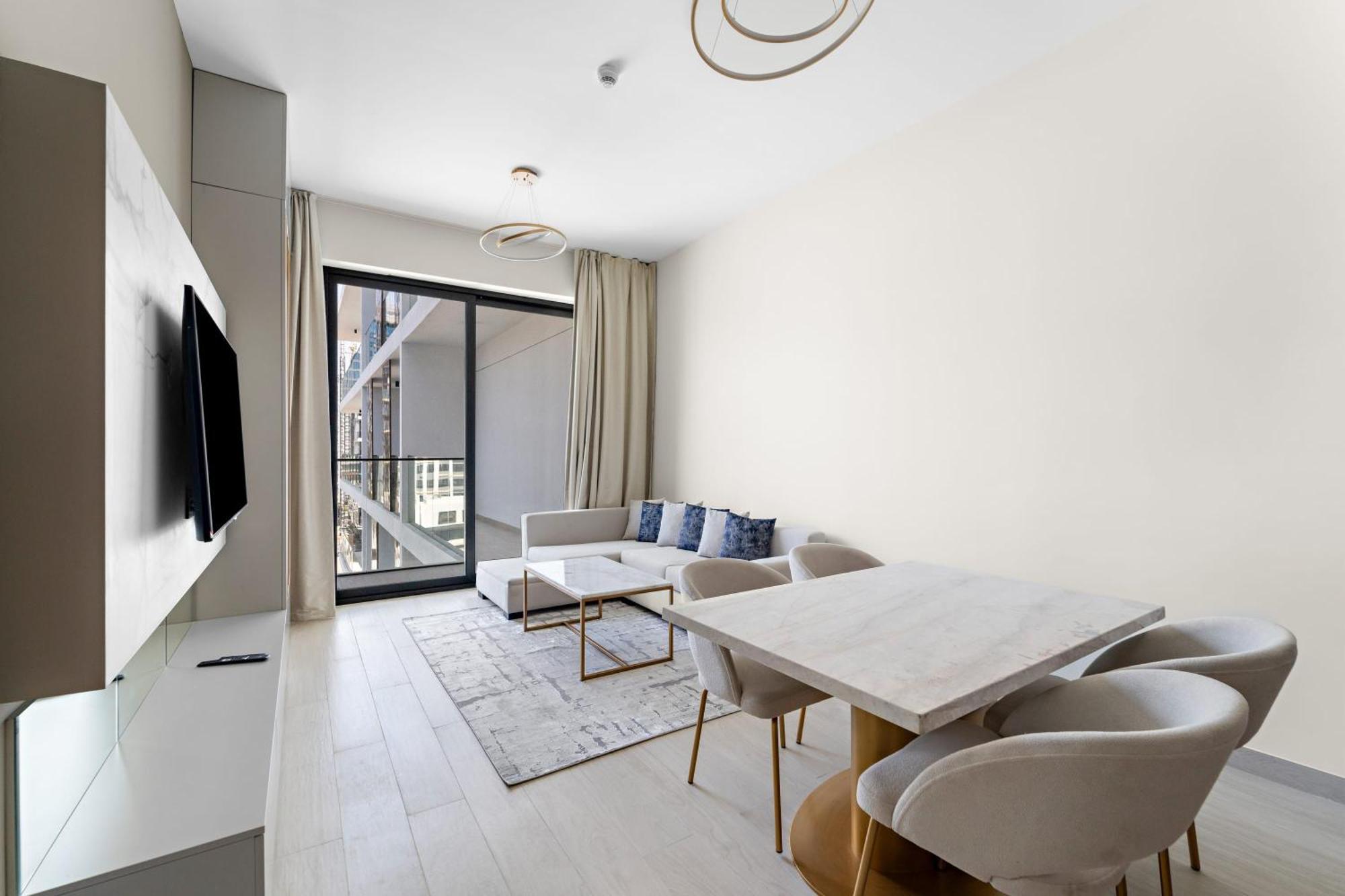 Luxurious 1 Bedroom Retreat With Pool Gym And Game Appartement