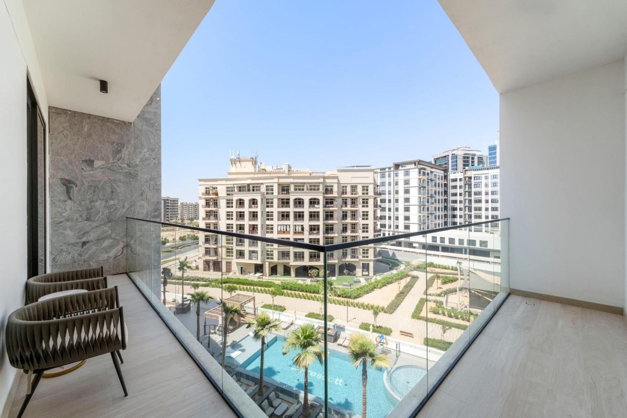 Luxurious 1 Bedroom Retreat With Pool Gym And Game Dubaï