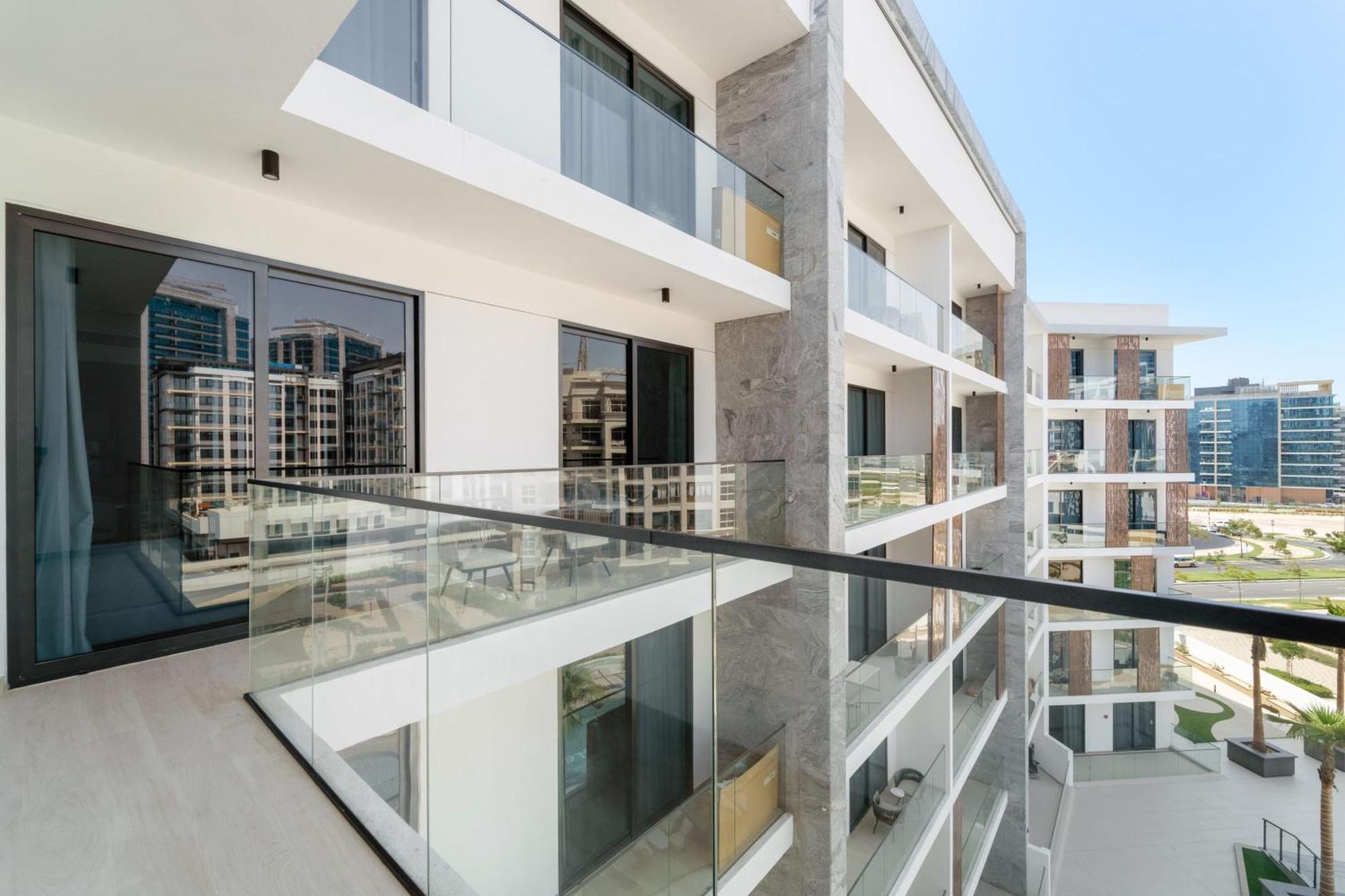 Luxurious 1 Bedroom Retreat With Pool Gym And Game *