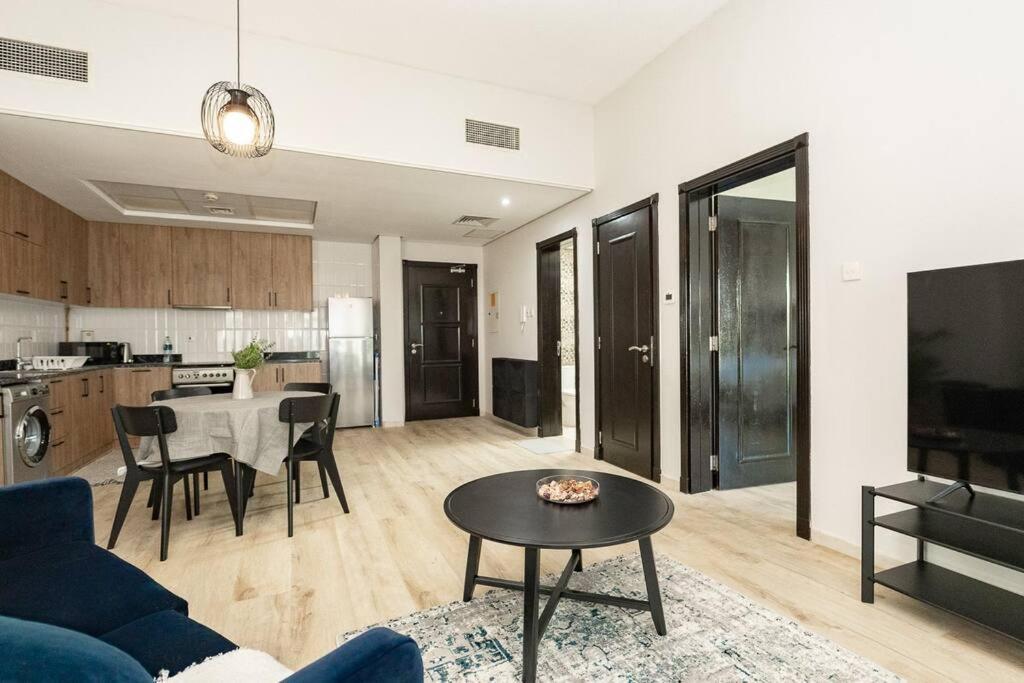 Discovery Gardens American Style 1br Close 2 Metro