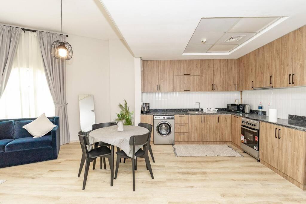Discovery Gardens American Style 1br Close 2 Metro Appartement