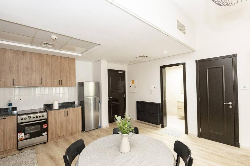 Discovery Gardens American Style 1br Close 2 Metro Apartment Dubai
