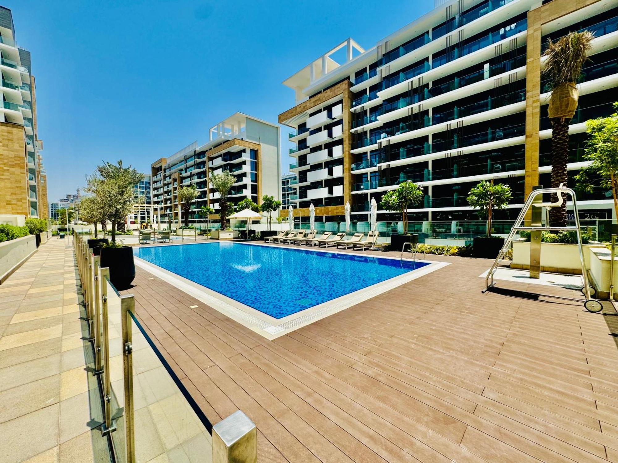 Venduras - Modern Chic In Azizi Riviera Appartement *