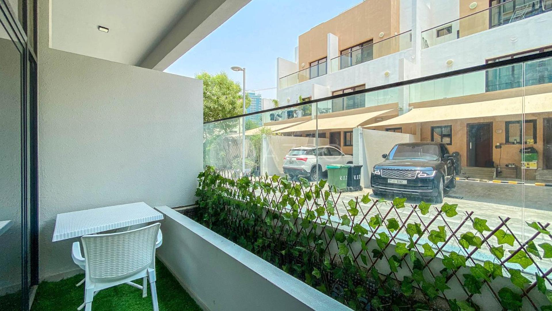 Splendid With Beautiful Style Living In Jvc - Oxford Boulevard Apartment