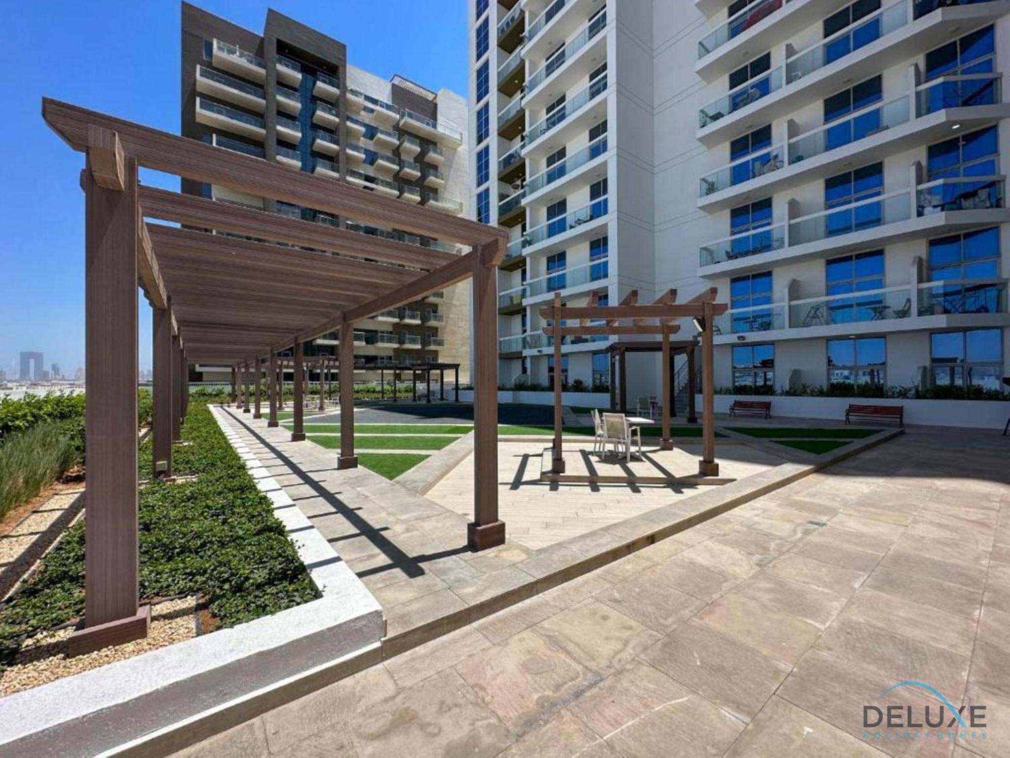 Stunning In Azizi Star , Jebel Ali By Deluxe Homes Apartment Dubai