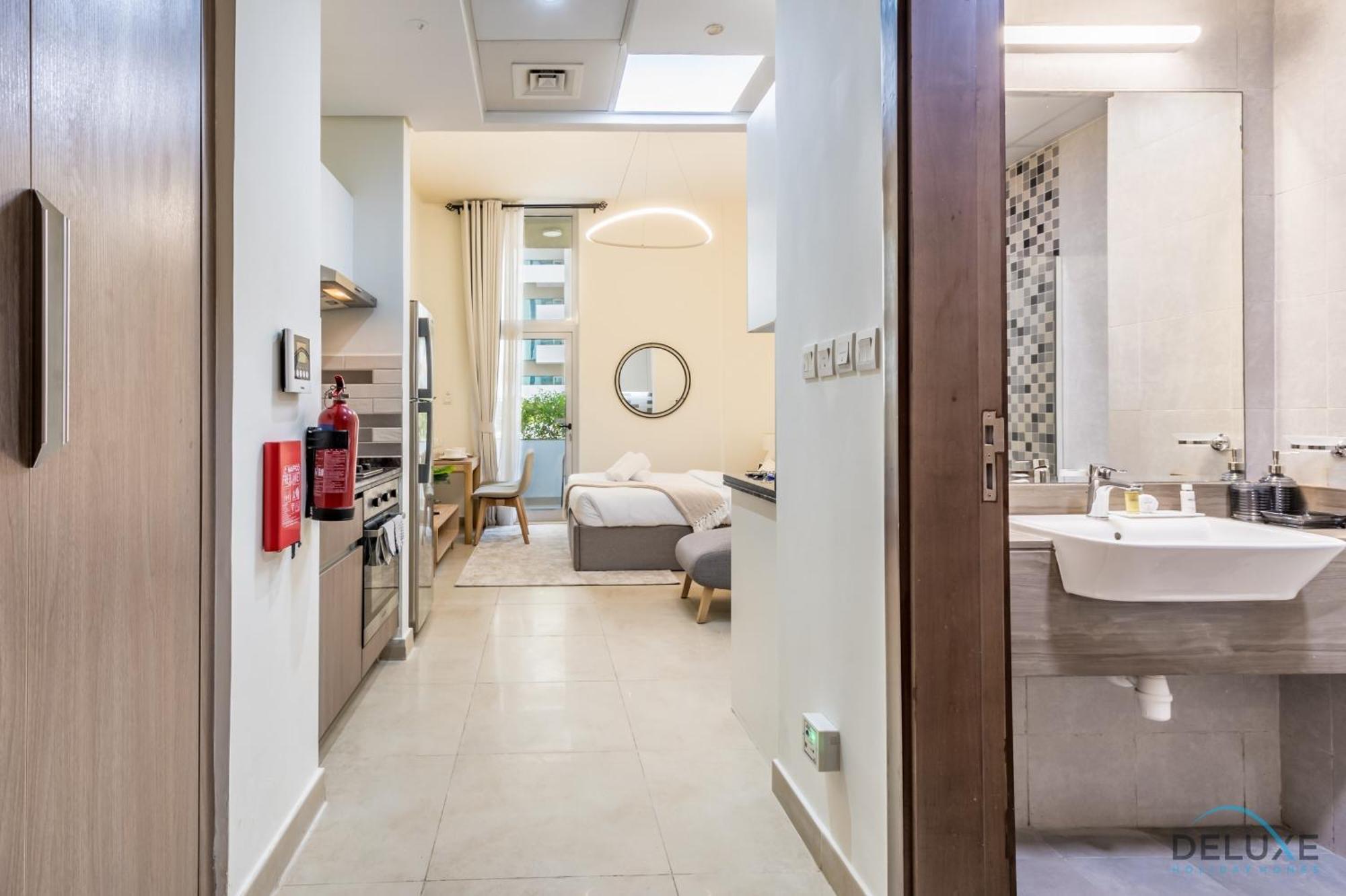 Stunning In Azizi Star , Jebel Ali By Deluxe Homes Apartment