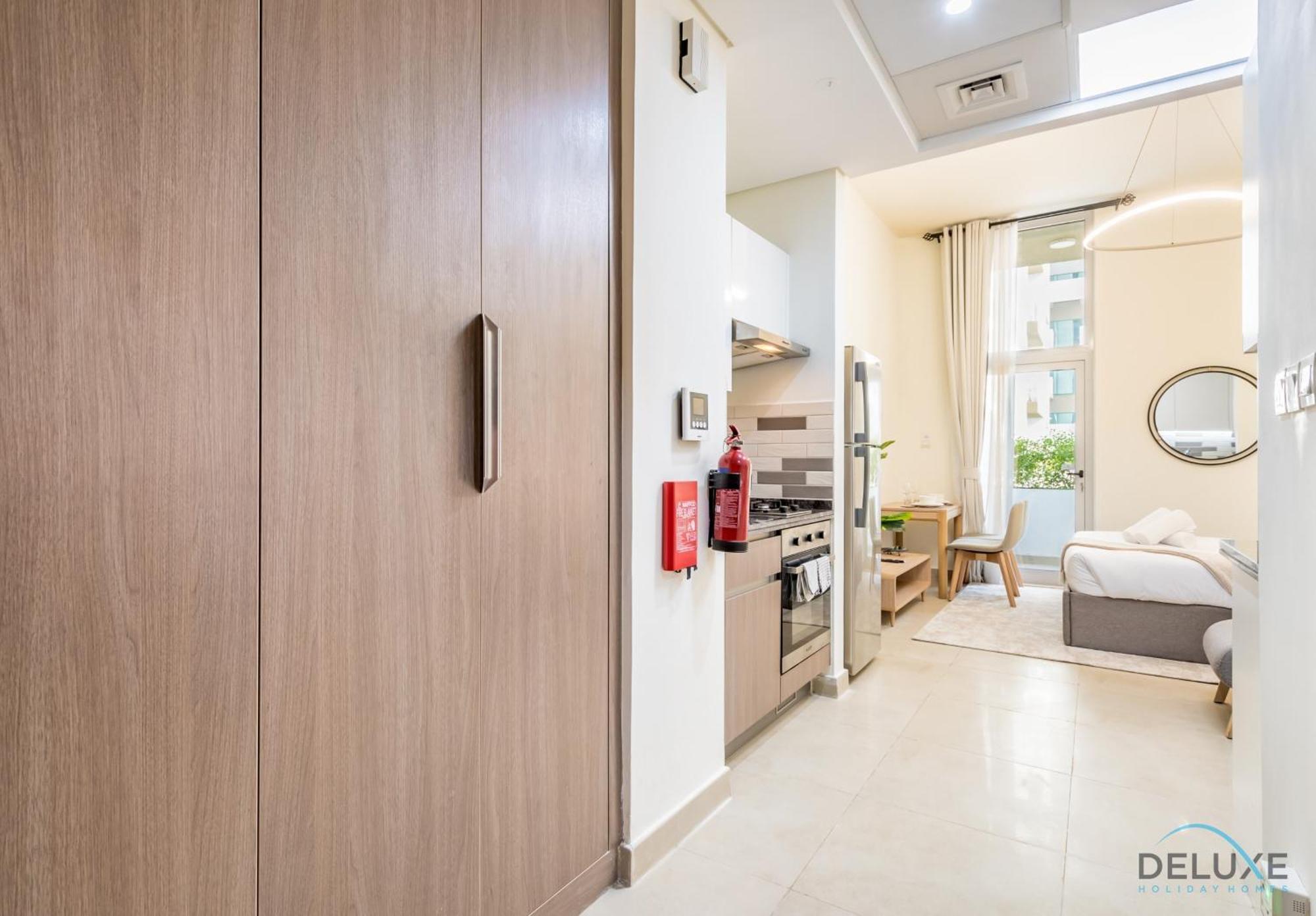 Stunning In Azizi Star , Jebel Ali By Deluxe Homes Apartment Dubai