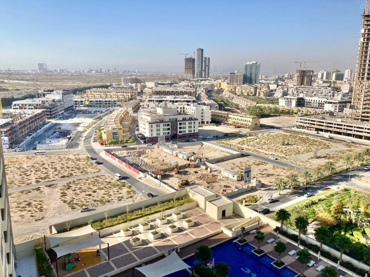 Luxurious 2br Skyline & Pool Views Appartement *