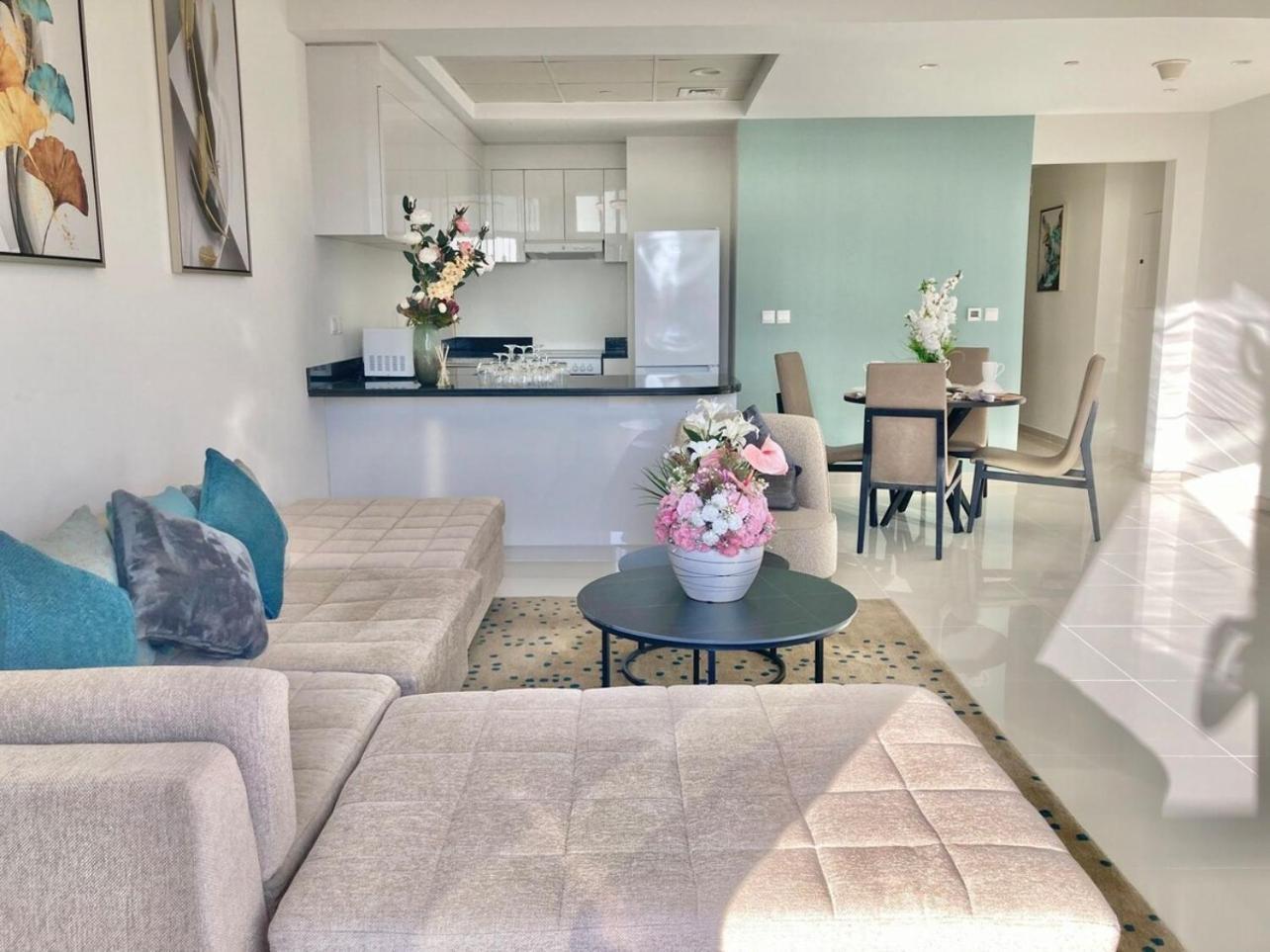 Luxurious 2br Skyline & Pool Views Appartement *