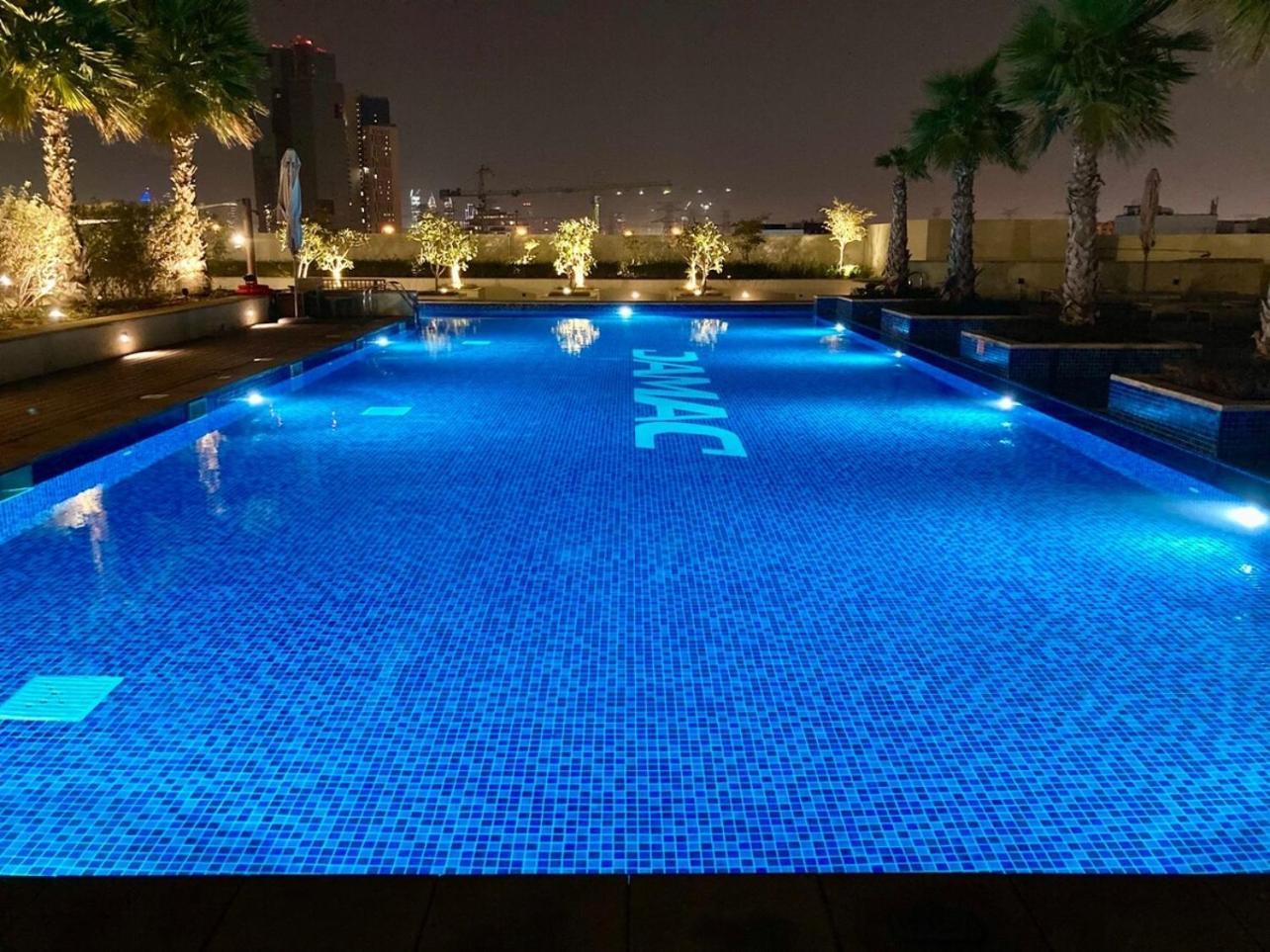 Appartement Luxurious 2br Skyline & Pool Views Dubaï