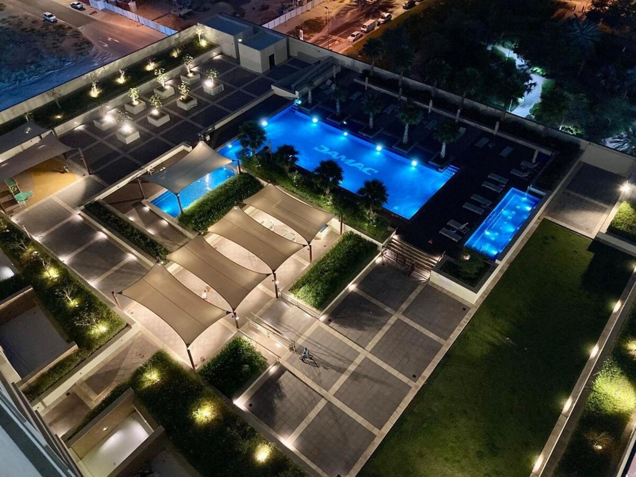 Luxurious 2br Skyline & Pool Views Appartement