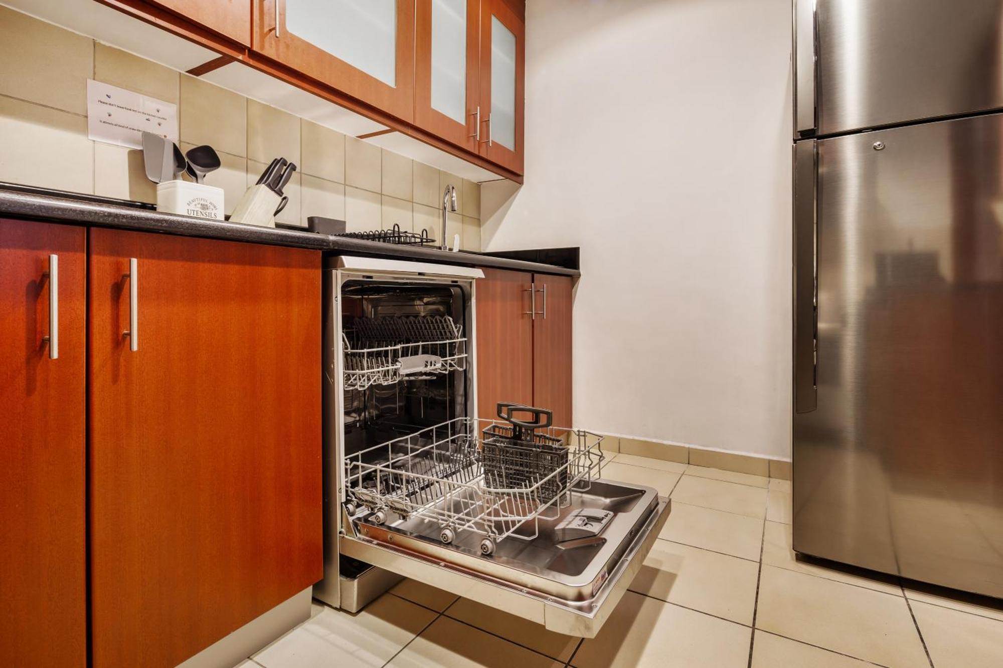 Apartamento Spacious 5br With Maid's On Jbr - Prime Location, Steps From Shops, Dining & Entertainment - By Sunkissed Homes *