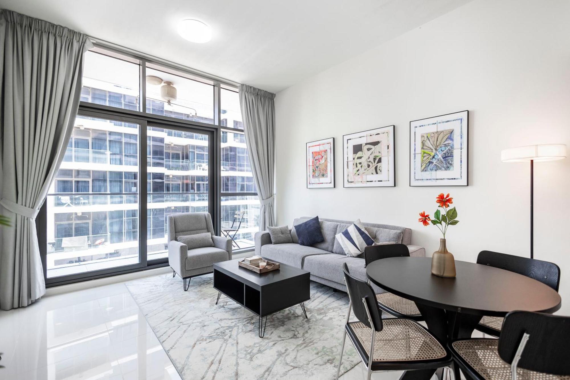 Serenity Living - Stunning 1br, Damac Hills Apartamento