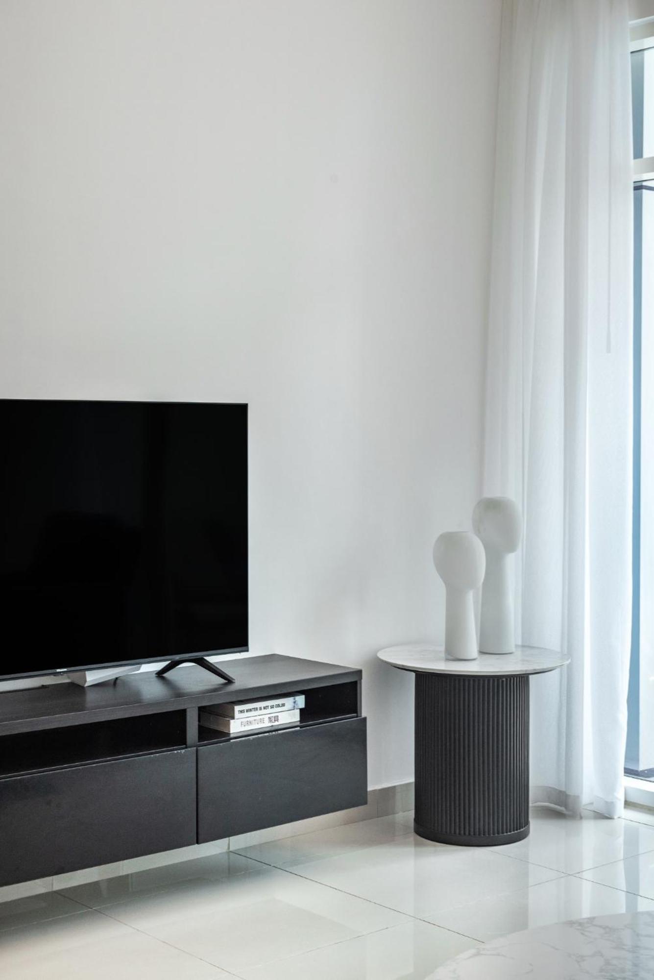 Peaceful Waterfront Marina View Appartement