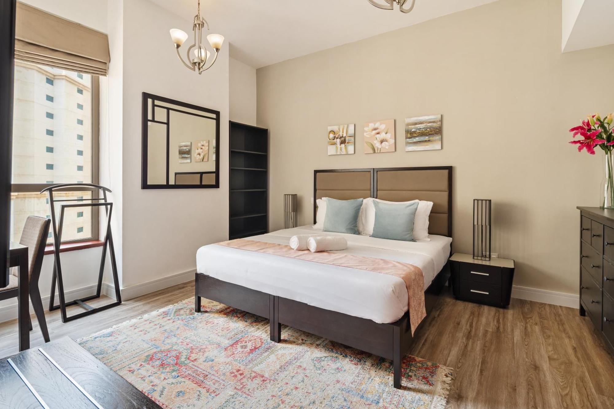 La Buena Vida Homes - Modern, Luxe & Spacious 4-bed, Full Kitchen, Near To Beach, Tram & Marina * Dubái