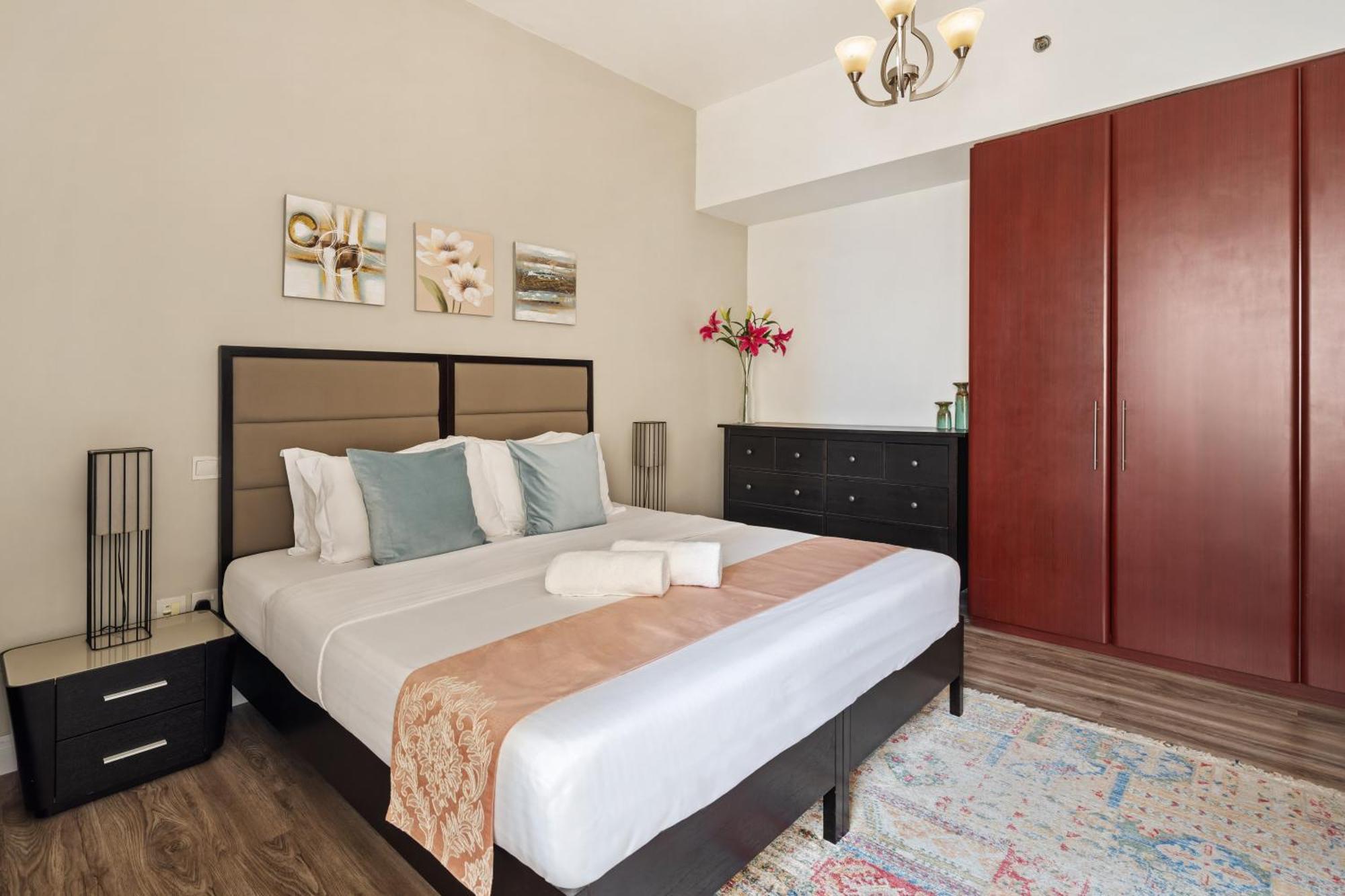La Buena Vida Homes - Modern, Luxe & Spacious 4-bed, Full Kitchen, Near To Beach, Tram & Marina * Dubái