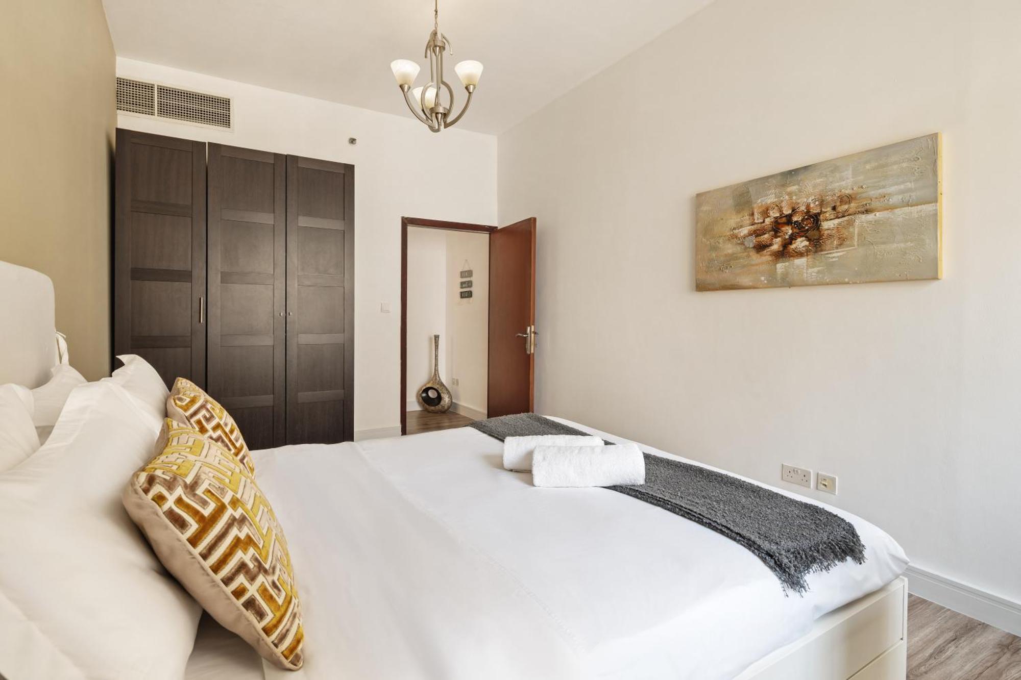 La Buena Vida Homes - Modern, Luxe & Spacious 4-bed, Full Kitchen, Near To Beach, Tram & Marina Apartamento Dubái