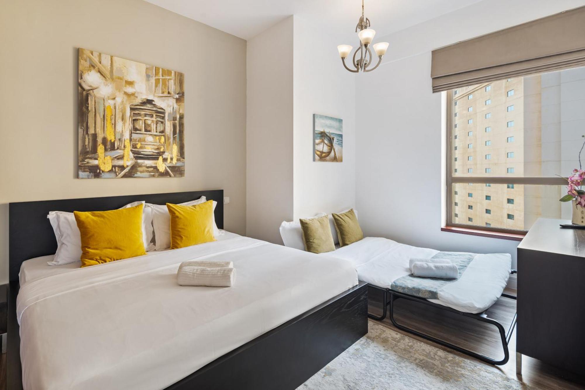 La Buena Vida Homes - Modern, Luxe & Spacious 4-bed, Full Kitchen, Near To Beach, Tram & Marina