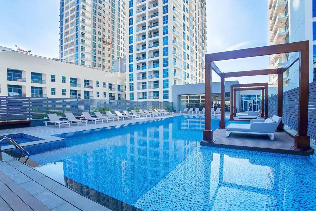 Luxurious In Marina *