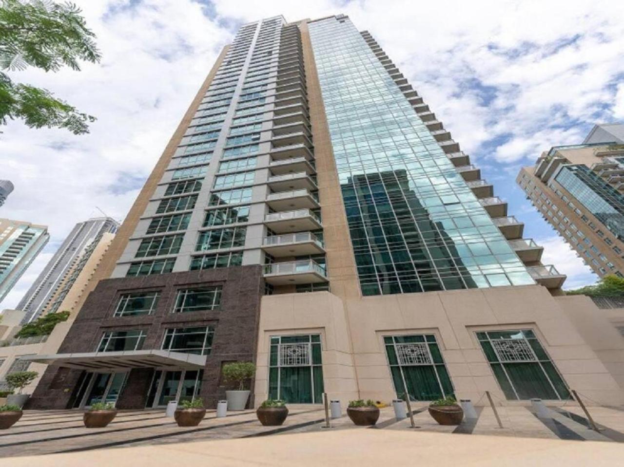 Apartamento Elegant Overlooking Mall Fountain. *