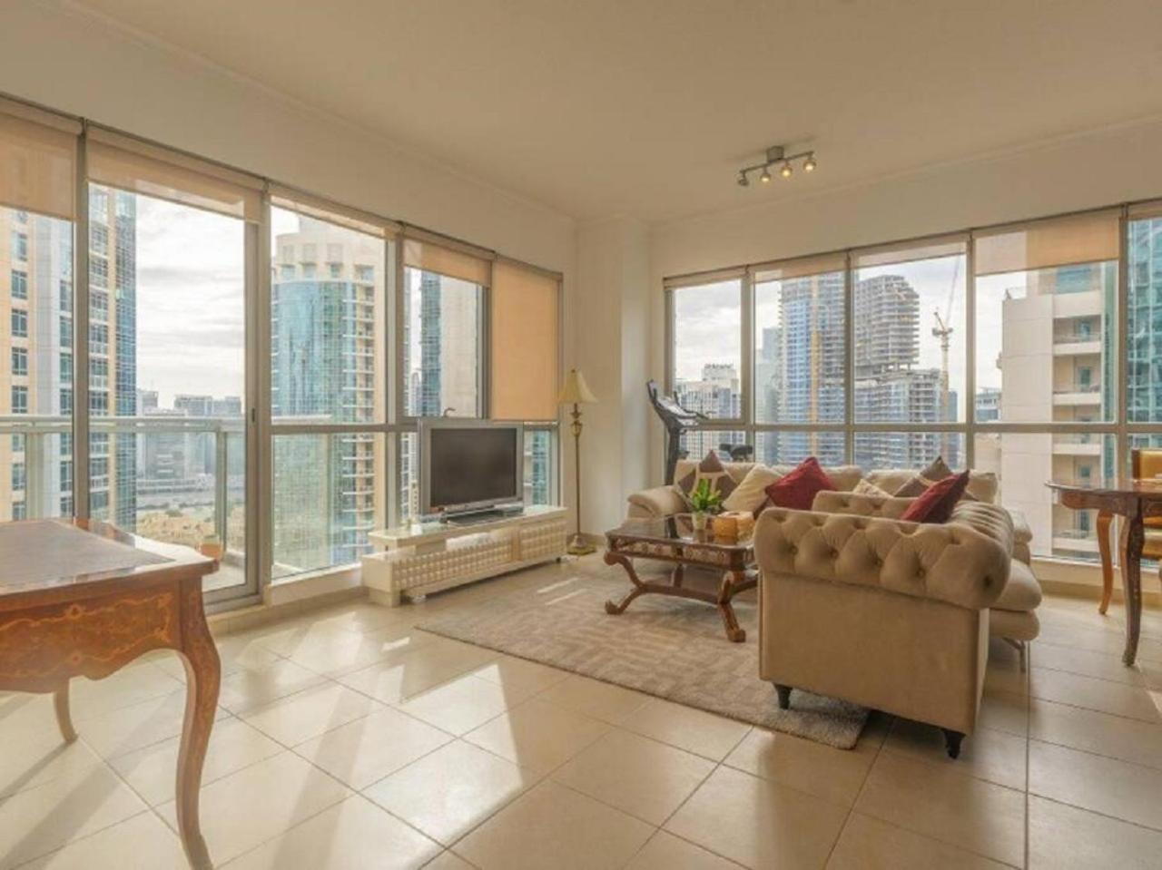 Apartamento Elegant Overlooking Mall Fountain.