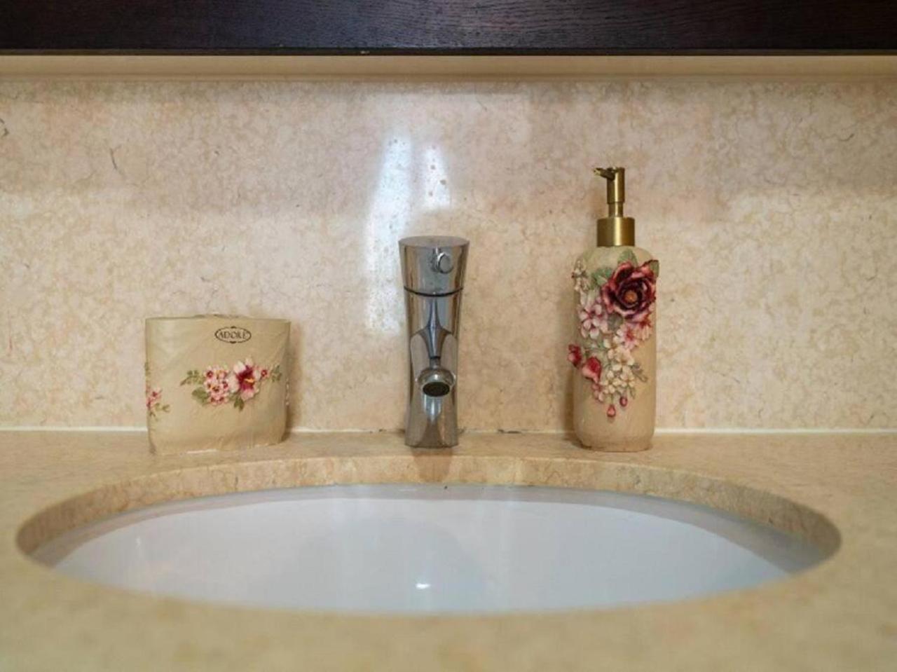 Apartamento Elegant Overlooking Mall Fountain. *