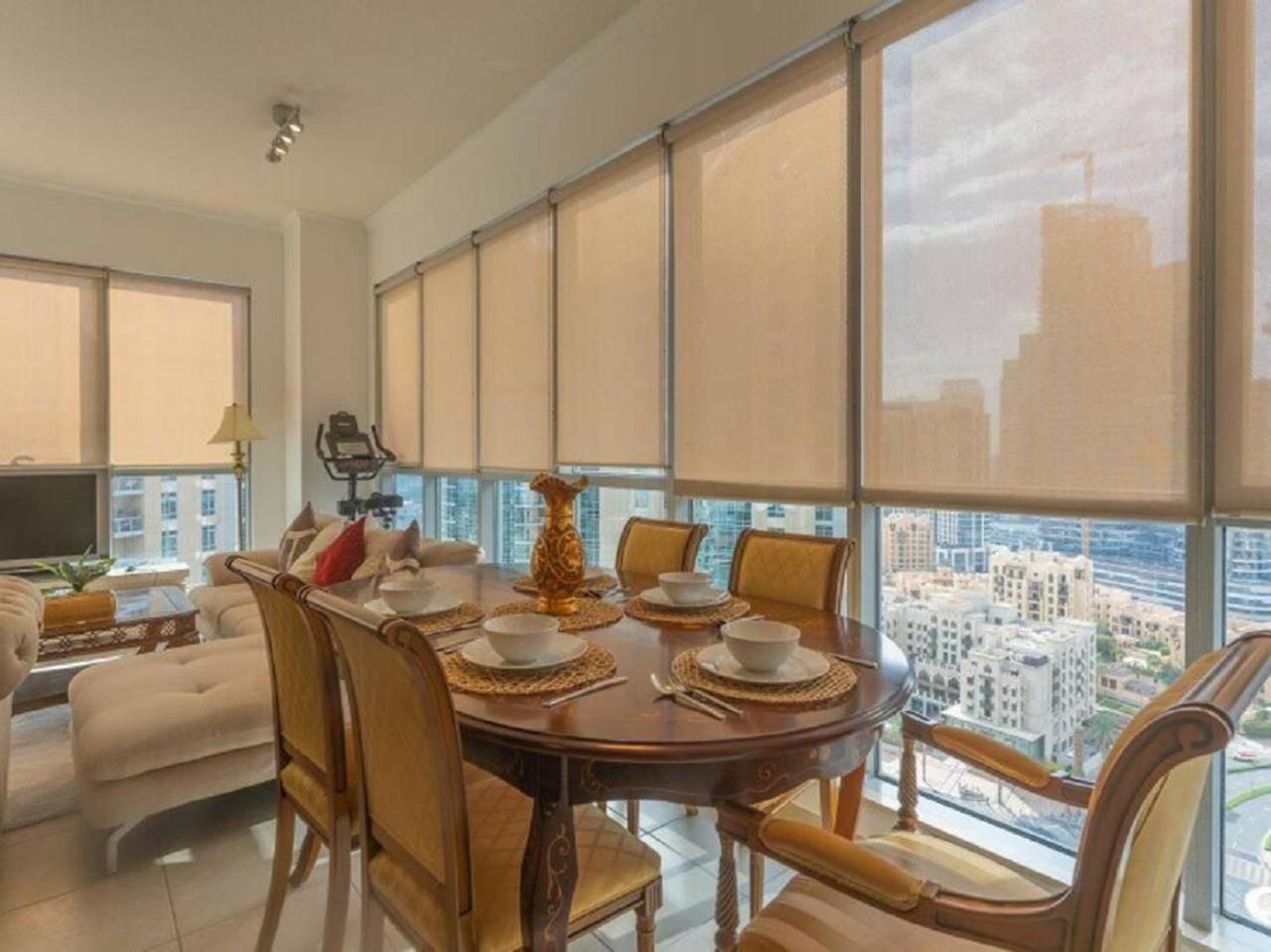 Elegant Overlooking Mall Fountain. Apartamento Dubái