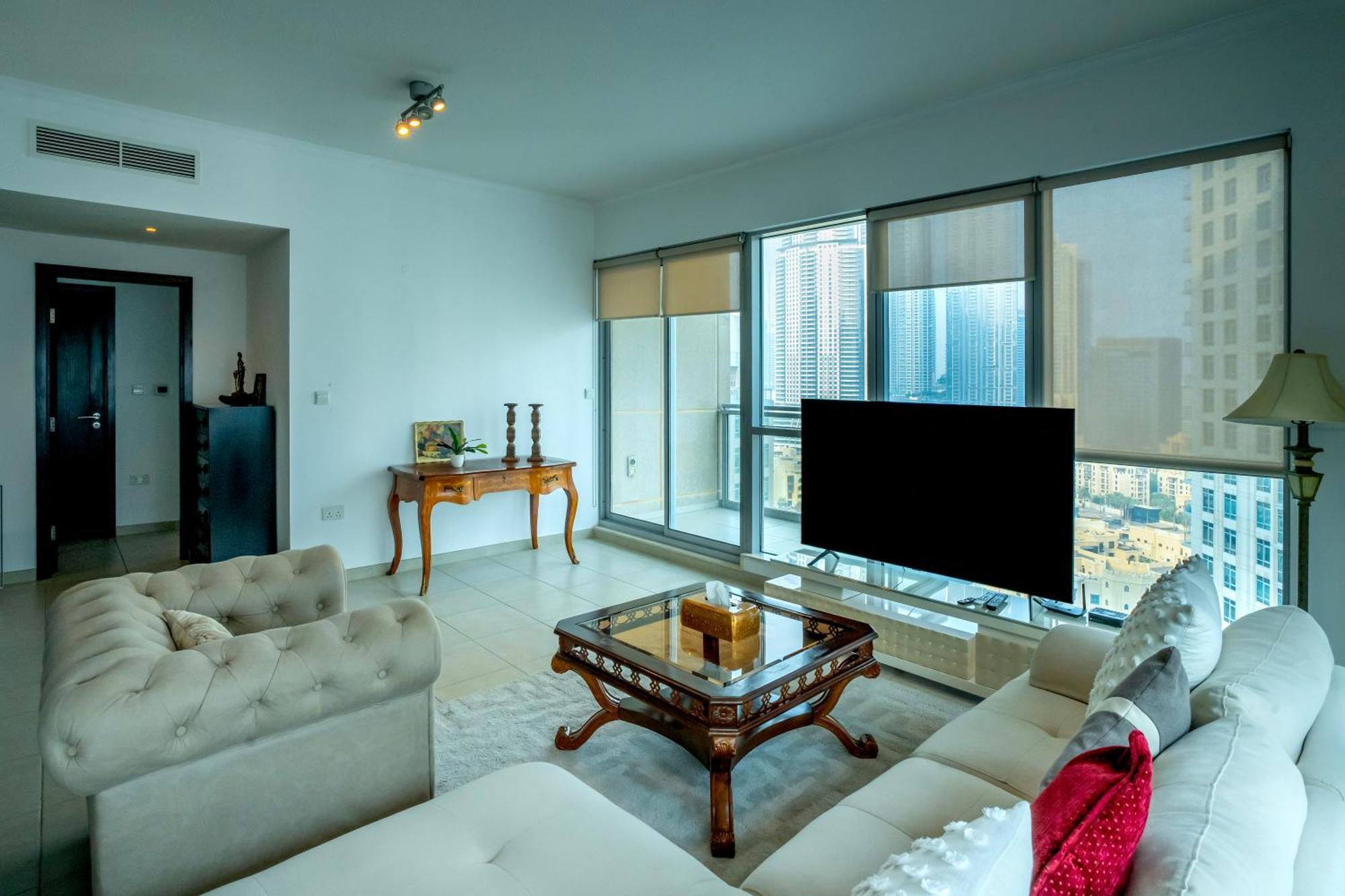 Apartamento Elegant Overlooking Mall Fountain. *