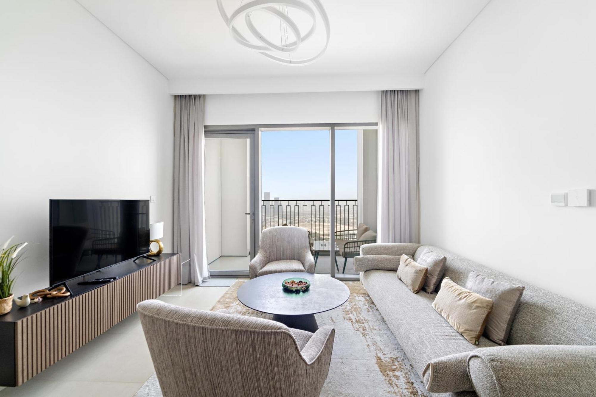 Spacious 1 Bedroom 10 Min From Burj Khalifa *