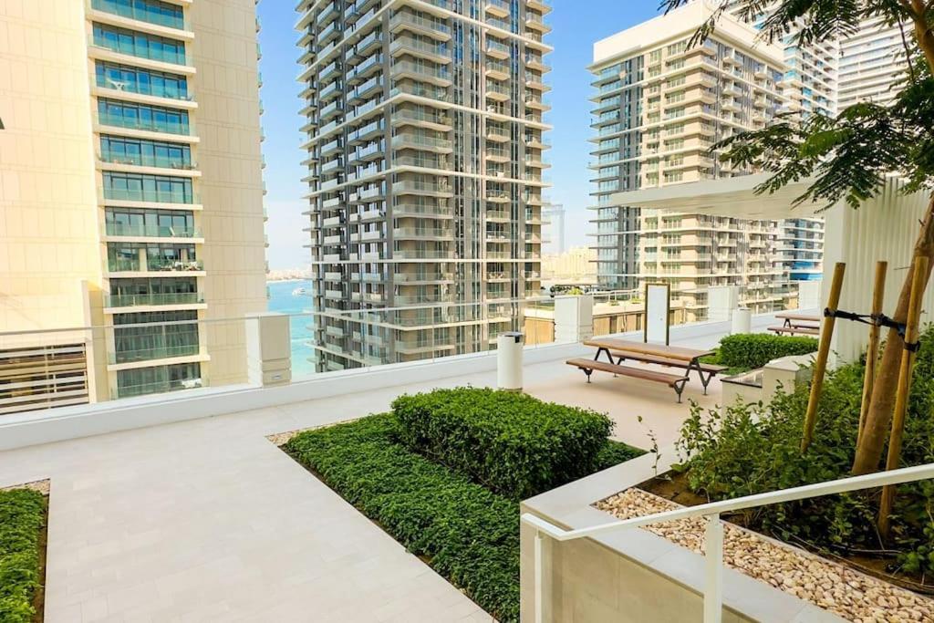 Stunning Beachfront 1br In Palm Jumeirah Apartment *