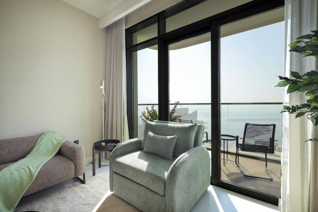 Stunning Beachfront 1br In Palm Jumeirah Apartment *