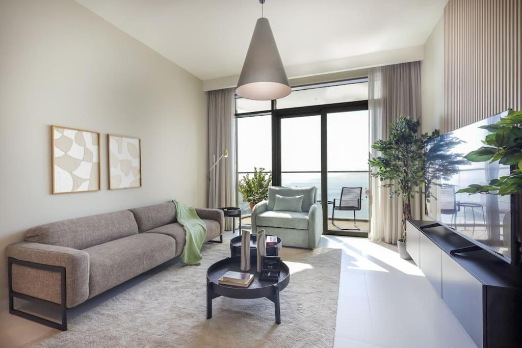 Stunning Beachfront 1br In Palm Jumeirah *