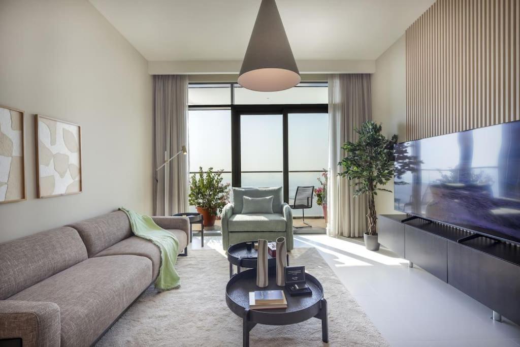 Stunning Beachfront 1br In Palm Jumeirah Apartment *