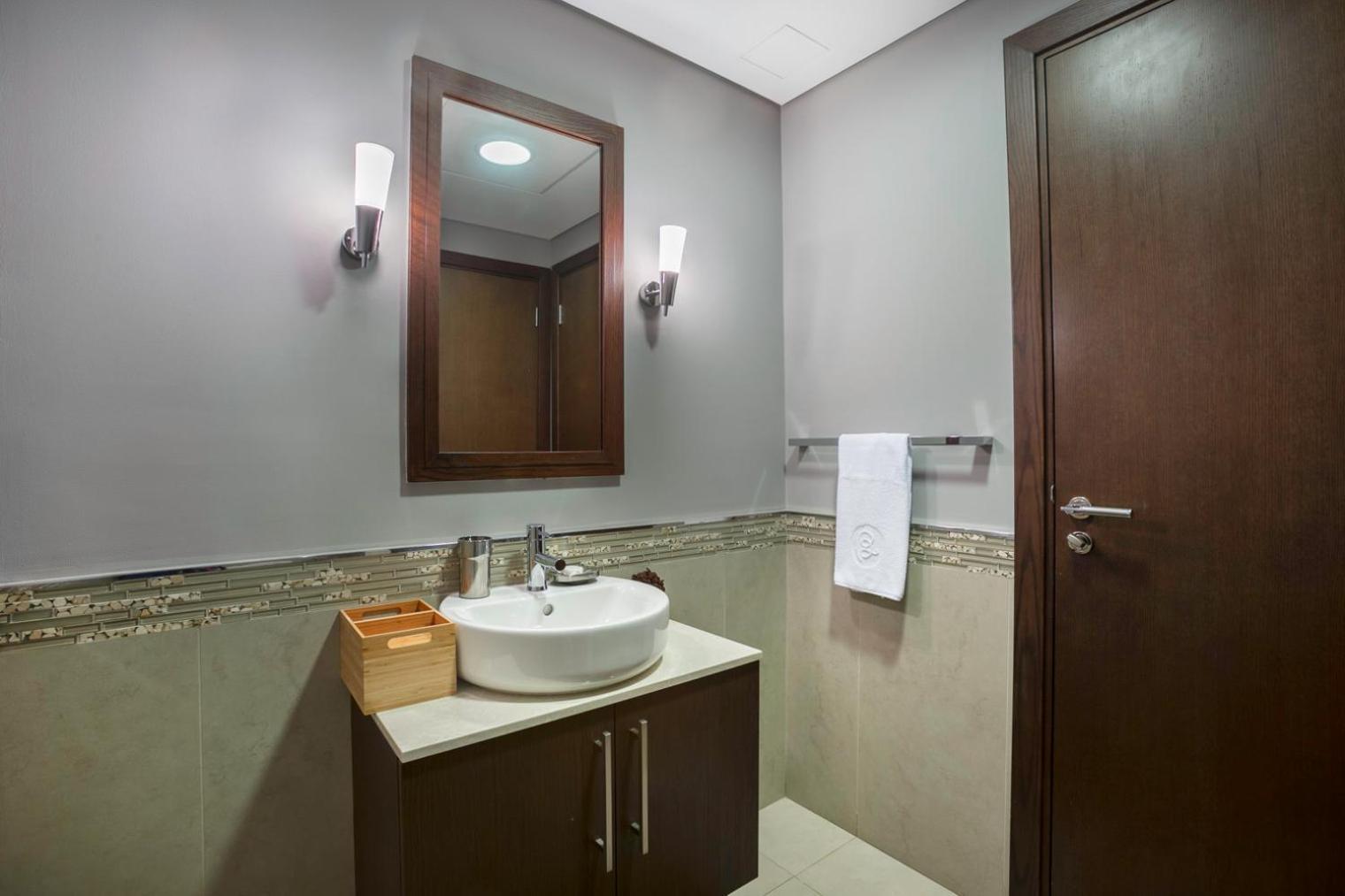 Blueground Difc City View Pool Gym Dxb-182 Appartement