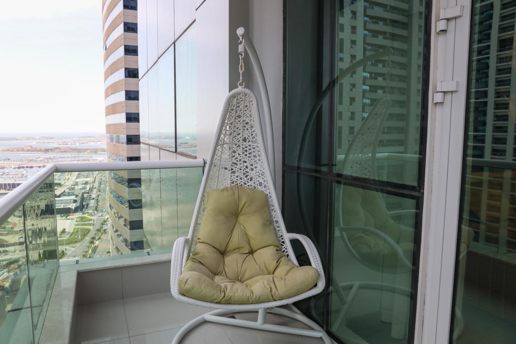 Escape 24 - Brand New & Luxury 1br High Floor Marina Pinnacle - Marina Harbour Views *