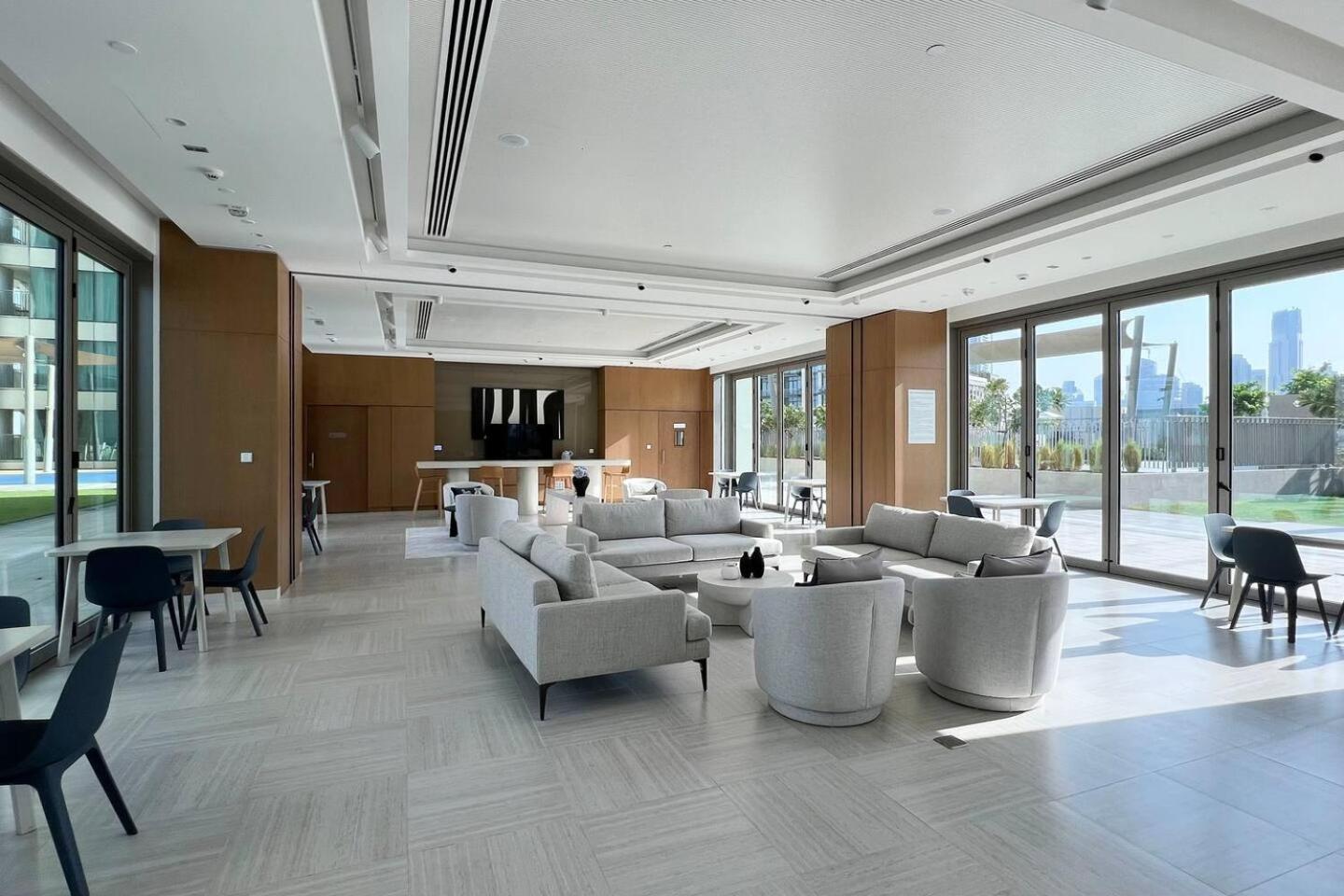 Burj Khalifa View - Luxe 2br - Mall Access Apartemen Dubai