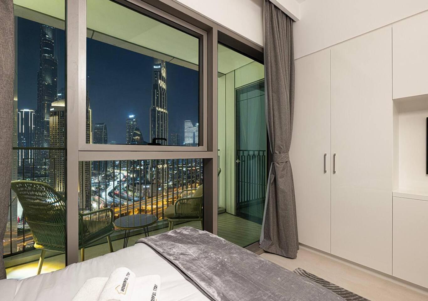 Burj Khalifa View - Luxe 2br - Mall Access * Dubai